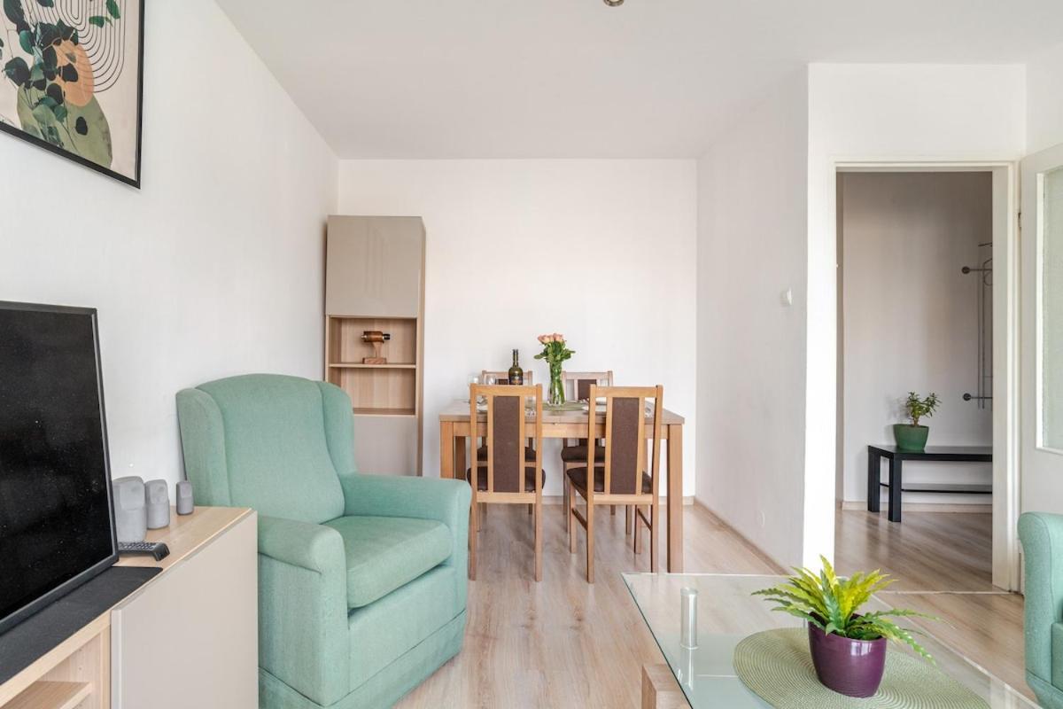 Lägenhet Varsovian Chic - Stylish 2br In Center With Balcony & Views Warszawa