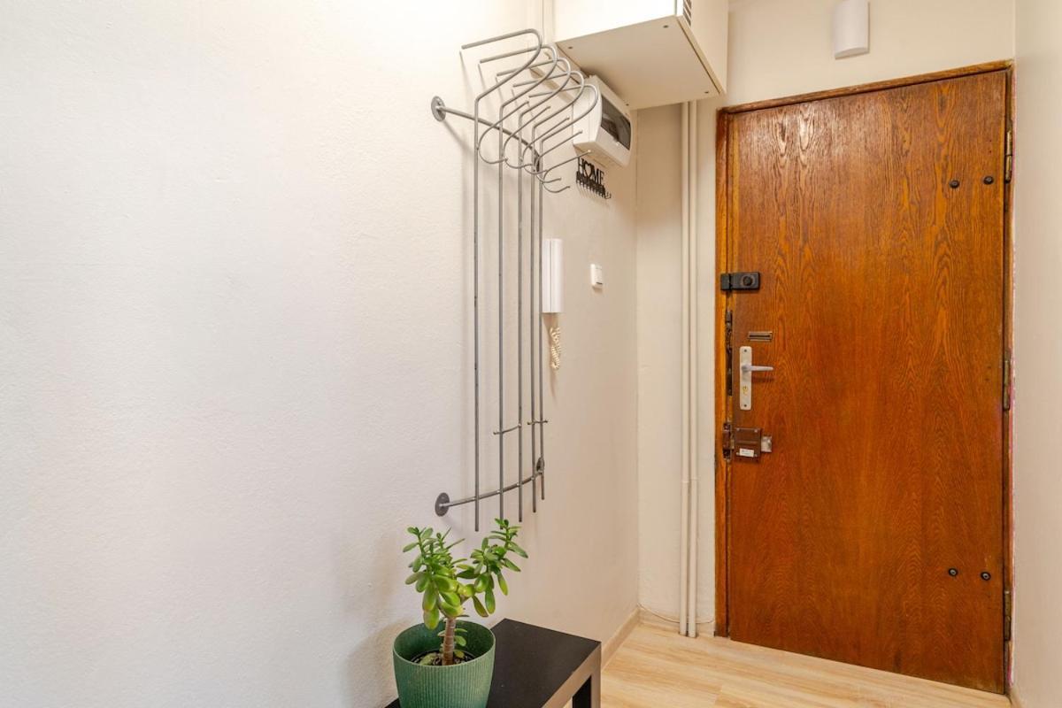 Varsovian Chic - Stylish 2br In Center With Balcony & Views Lägenhet *