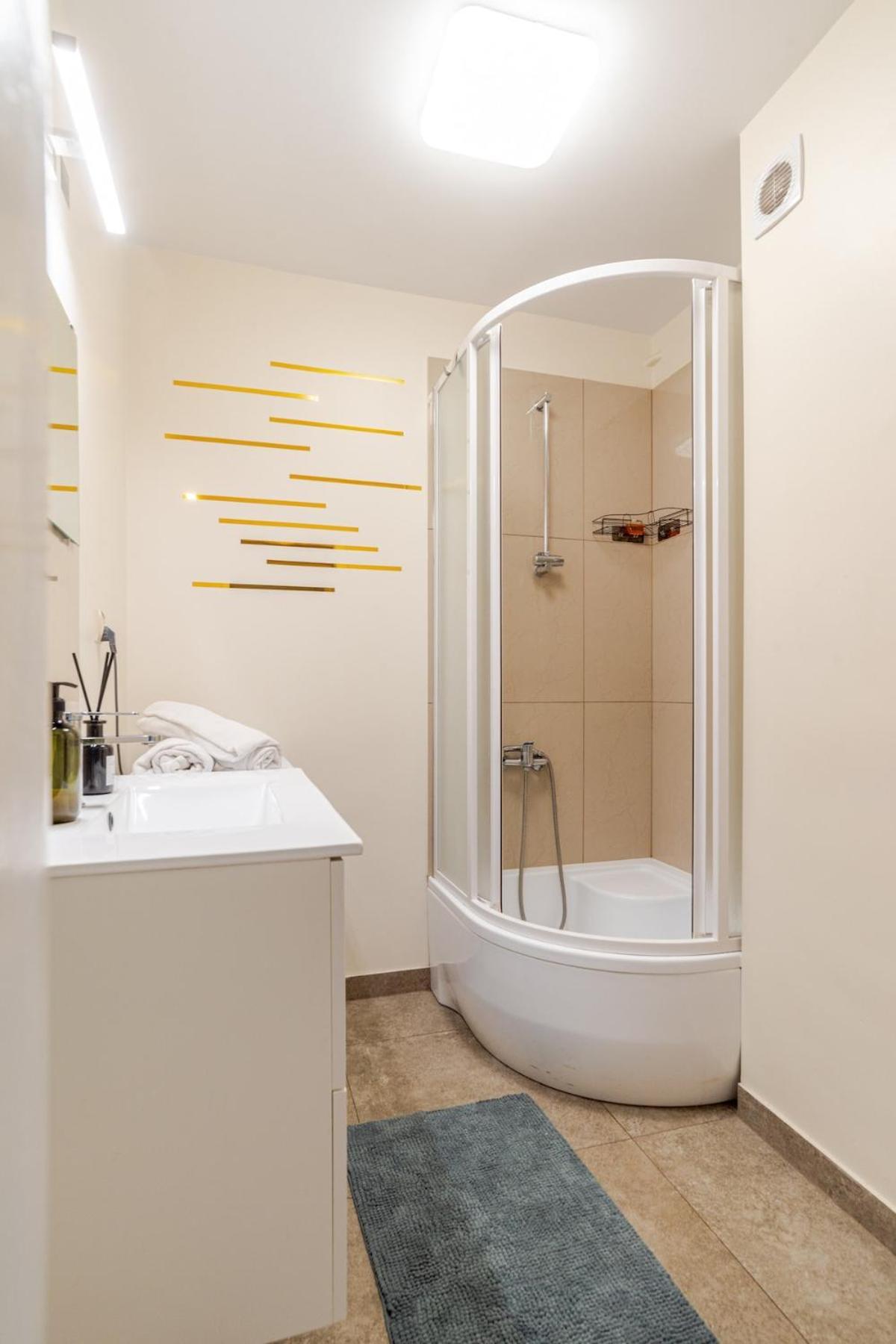 Lägenhet Varsovian Chic - Stylish 2br In Center With Balcony & Views Warszawa
