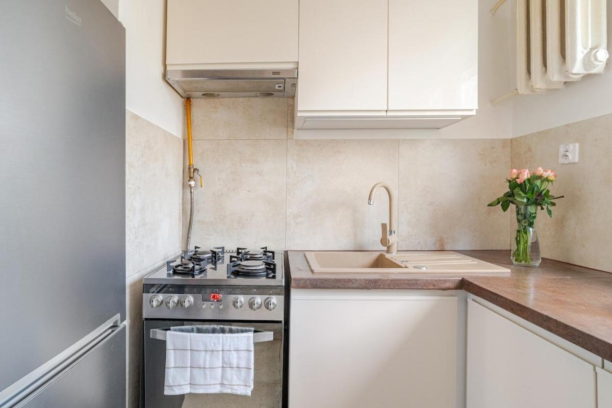 Varsovian Chic - Stylish 2br In Center With Balcony & Views Lägenhet *
