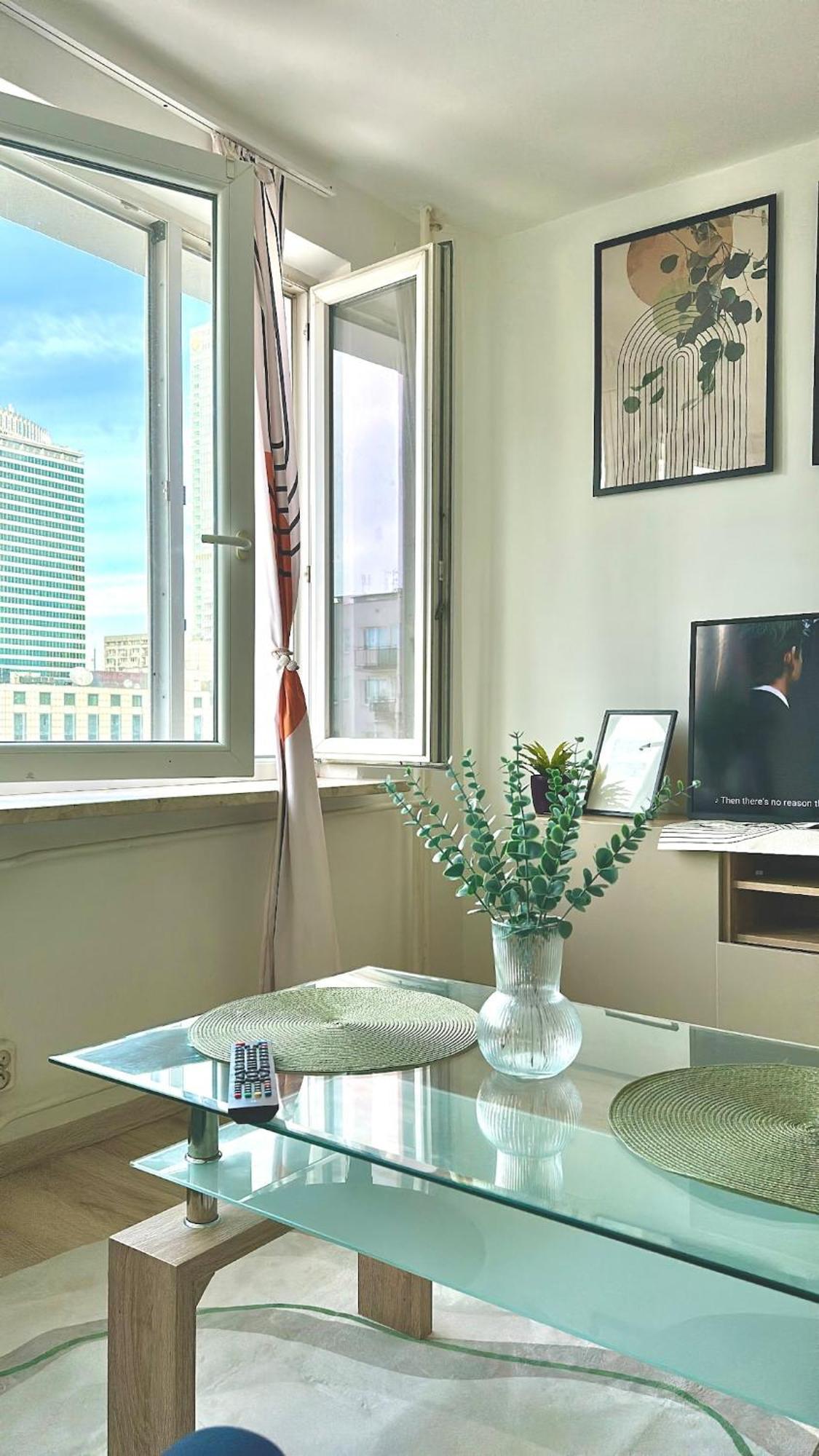 Varsovian Chic - Stylish 2br In Center With Balcony & Views Lägenhet *